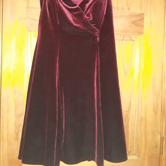 Escape SZ 12 Elegant Burgundy Wine Velvet Off the Shoulder Dress Formal Party - Picture 10 of 10